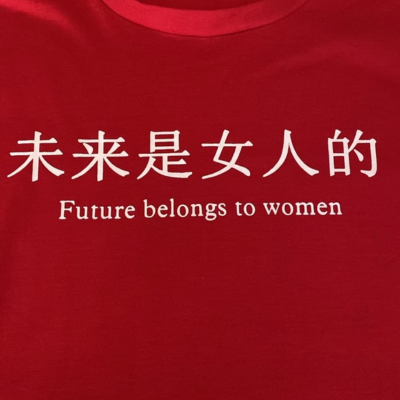 NEW Red ❤️ T-Shirt “Future belongs to Women” Chinese Characters Size XL - Picture 5 of 7